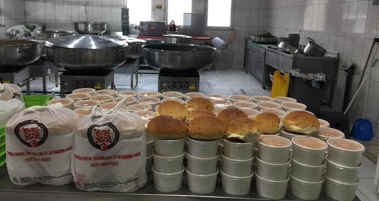 Her Gün 100 Aileye Sıcak Yemek