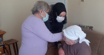 Yaşlı ve Engellilere Evlerinde Aşı Yapılıyor