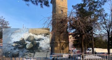 Tarihi Saat Kulesinden Kopan Taşlar Korkutuyor