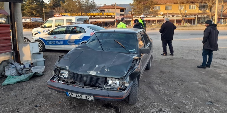 Kırmızı Işıkta Duran Tıra Arkadan Çarptı