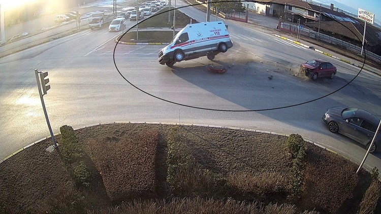 Ambulans Kazası Güvenlik Kamerasında