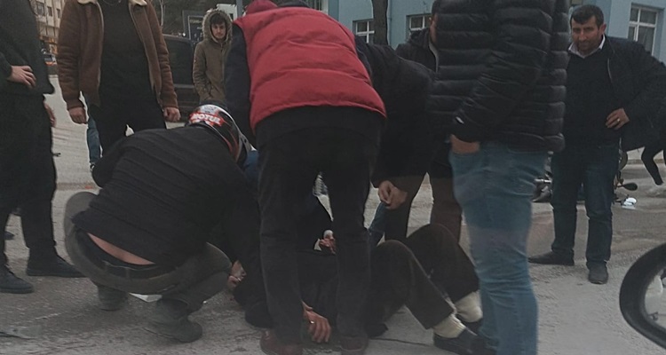 Otomobil ile Motosiklet Çarpıştı: 1 Yaralı