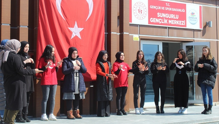 İstiklal Marşını İşaret Dili İle Okudular