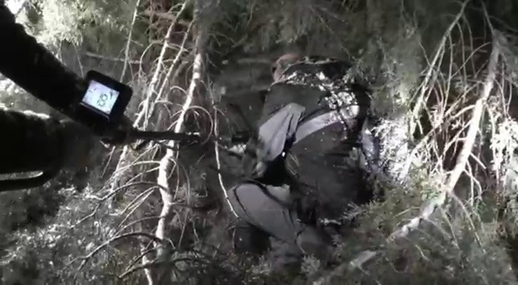 Çaldıkları Altınları Mezarlığa Saklamışlar