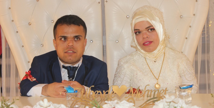 Onların Boyları Küçük Aşkları Büyük