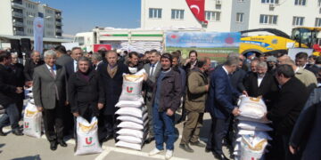 Üreticilere Sertifikalı Nohut Tohumu Dağıtıldı