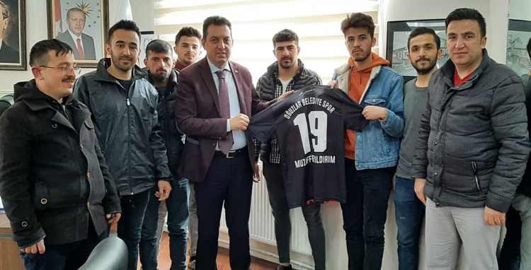 Oğuzlarlı Gençlerden Başkana Forma