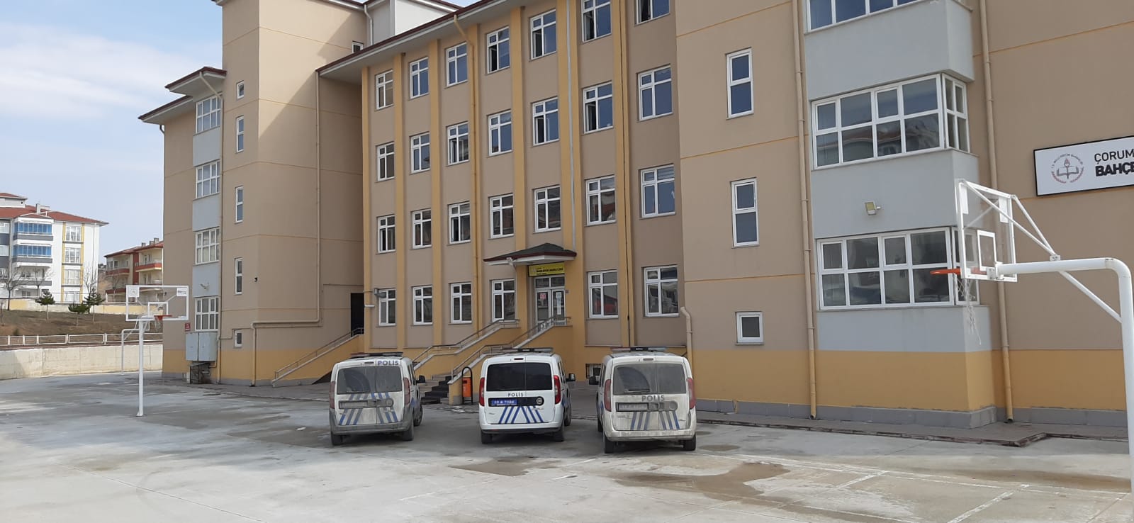 Lise Öğrencisi Okula Tüfekle Geldi