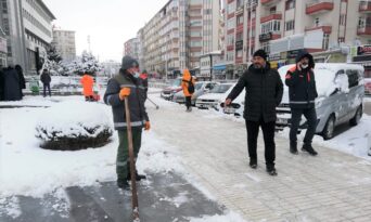 Belediye Ekipleri Kar Mesaisinde