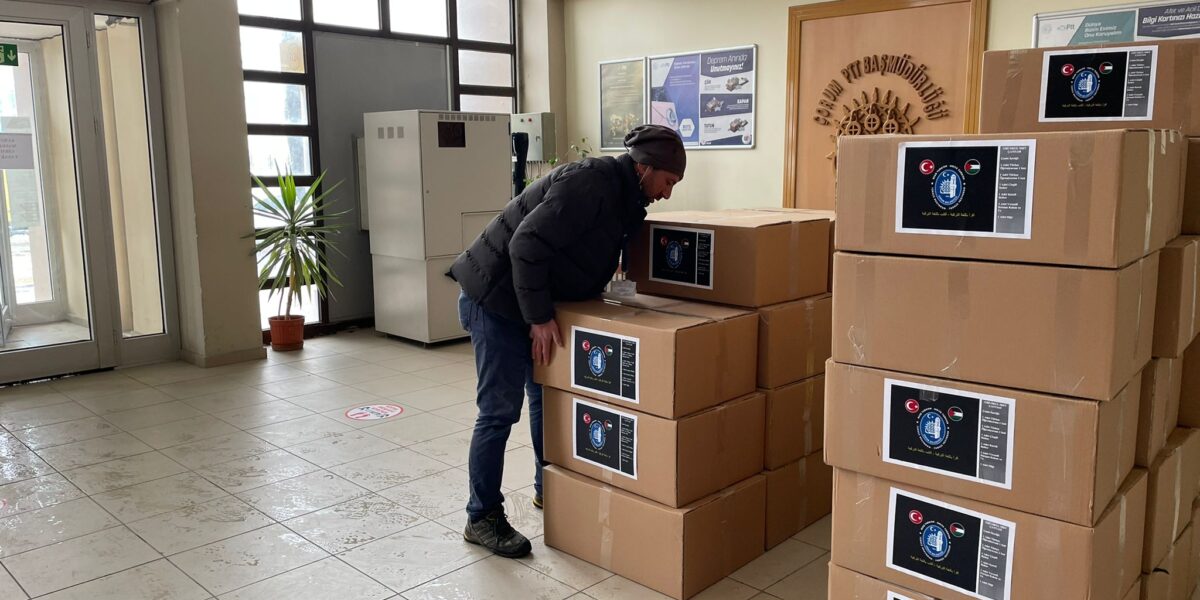Belediyeden Filistinli Türkçe Sevdalılarına Kırtasiye Yardımı