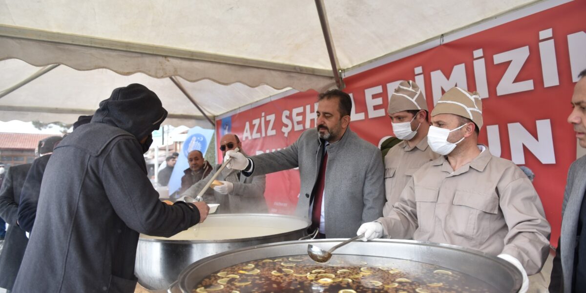 Belediye ve Üniversite Çanakkale Kumanyası Dağıttı