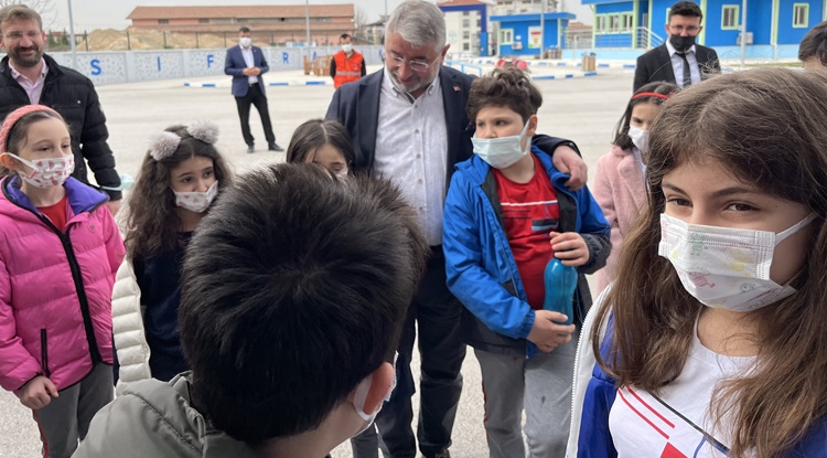 Aşgın’dan Çocuklara Sürpriz Ziyaret