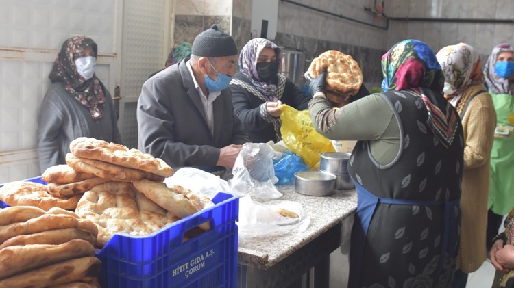 İskilip’te Ramazan Ayında 500 Kişiye Yemek Ulaştırılıyor