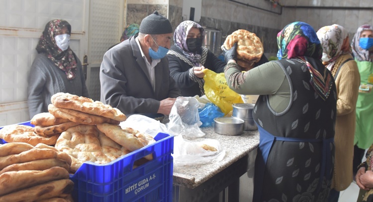 İskilip’te Ramazanda 500 Kişiye Yemek Ulaştırılıyor