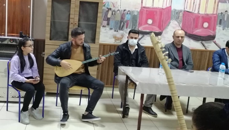 Kaymakam Uyar Bağlama Kursunu Ziyaret Etti