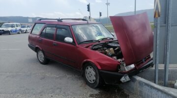 Hafif Ticari Araç ile Otomobil Çarpıştı: 1 Yaralı