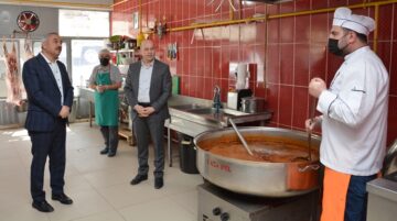 Alaca’da Günlük Sıcak Yemek ve Pide İkramı