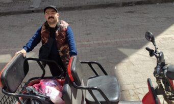 İhtiyaç Sahiplerine Yardımları Ulaştırıyor