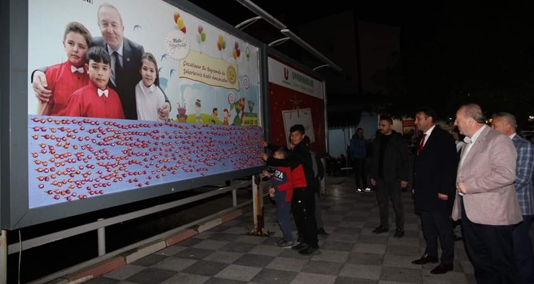 Miniklerin Şekerleri Başkan Amcalarından