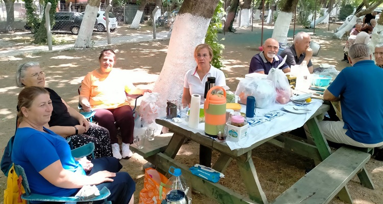 Çorumlular Edremit’ teki Piknikte Hasret Giderdi