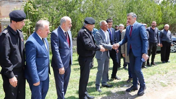 Vali Çiftçi, Cuma Namazını Tarihi Camide Kıldı