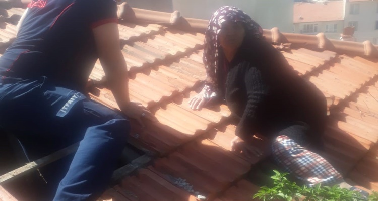 Çıktığı Çatıda Ayağını Kırdı
