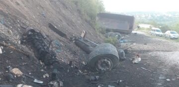 Kaza Sonrası Yanan Kamyon Parçalara Ayrıldı: 1 Ölü