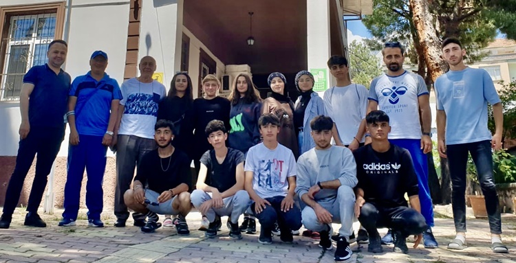 Sporcular Eski Öğretmenlerini Unutmadı