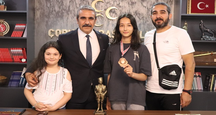 Türkiye 3.sü Yağmur’dan MHP’ye Ziyaret