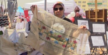 Görücüye Çıkan 200 Yıllık İpek Kumaşa Büyük İlgi