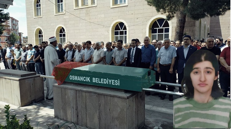 Elif Akıllı Gözyaşları Arasında Toprağa Verildi