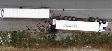 Rusya’ya Kiraz Taşıyan Tır Kaza Yaptı