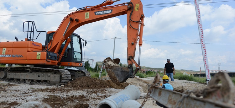 Buharaevler 53. Sokak’ta Kanalizasyon Döşeniyor