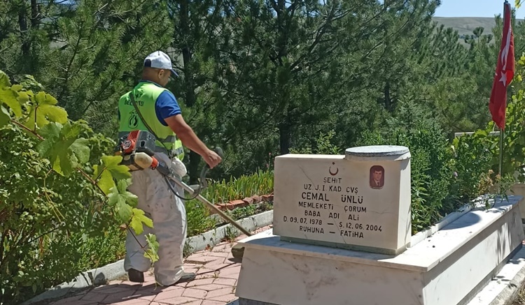 Bayat’ta Mezarlıklar Bayram için Temizlendi