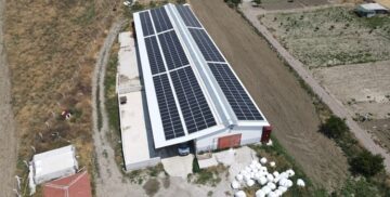 Mandırasının Çatısını Gelire Dönüştürdü