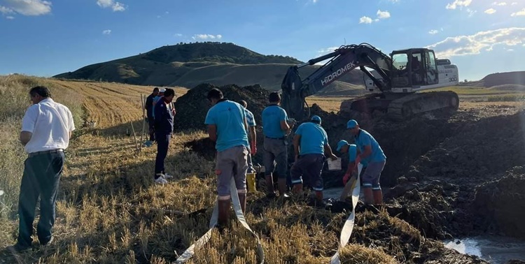 Şebeke Borusu Patladı, İlçe Susuz Kaldı