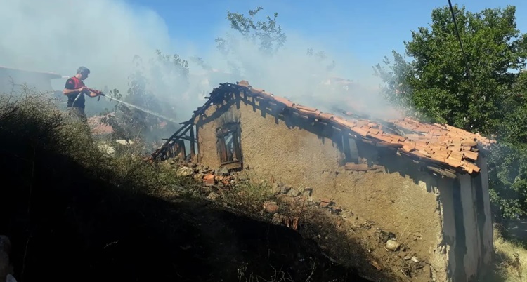 Sungurlu’da Boş Evde Yangın Çıktı