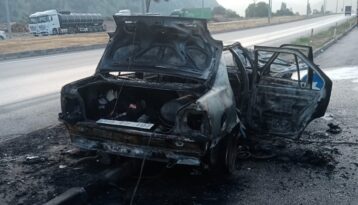 Seyir Halindeki Otomobil Alev Aldı: 4 Yaralı