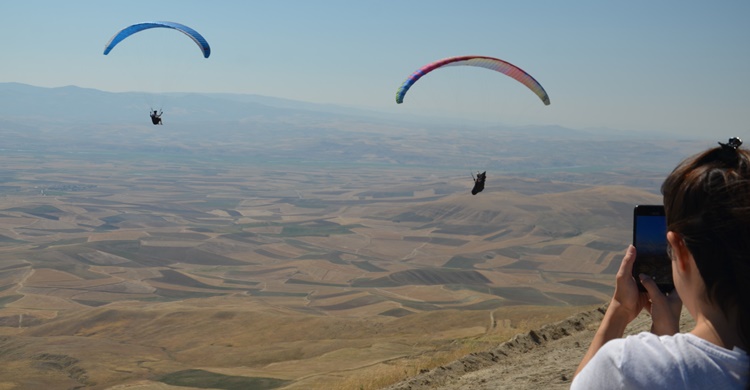 Yamaç Paraşütçülerinin Yeni Gözdesi: Asma Tepesi