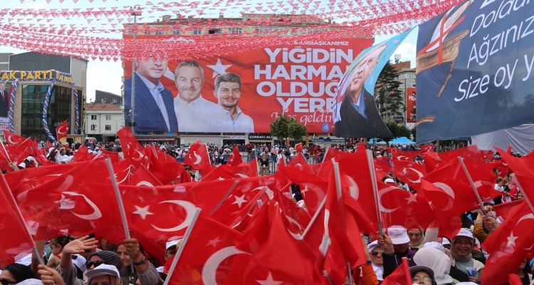 Erdoğan, Erol Olçok ve Oğlu İçin Kürsüde Dua Etti