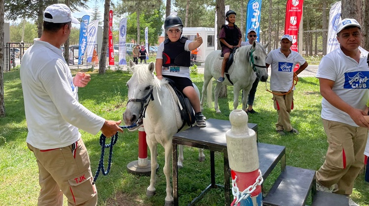 Belediye, Çocukları Pony Atlarla Buluşturdu