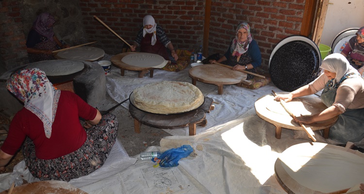 Kadınların İmece Usulü Kış Hazırlığı