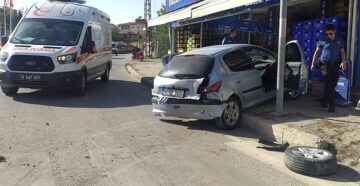 Sungurlu’da Tır Otomobile Çarptı: 4 Yaralı