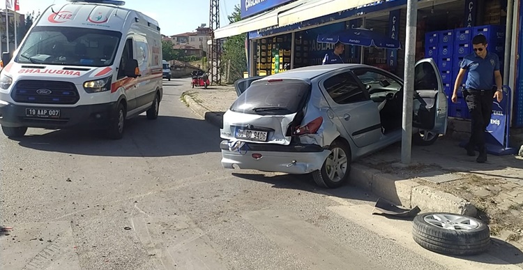 Sungurlu’da Tır Otomobile Çarptı: 4 Yaralı