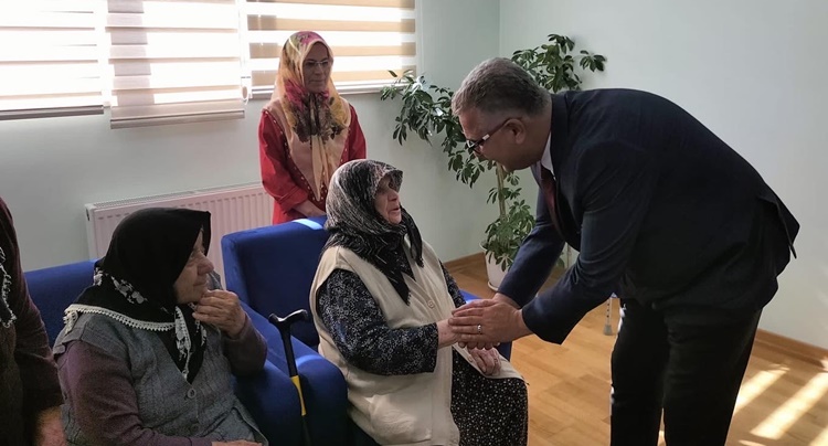 Ahlatcı’dan, Ulu Çınarlara Hürmet