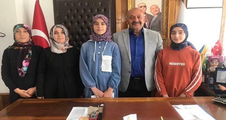 Başkan İsbir’den Başarılı Öğrencilere Destek