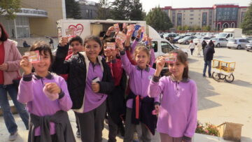 Belediyeden 25 Bin Öğrenciye Hediye Kitap Çeki