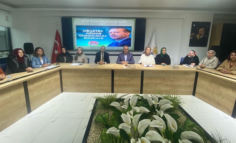 “Kadın Kollarımız AK Parti Teşkilâtlarımızın Bel Kemiğidir”