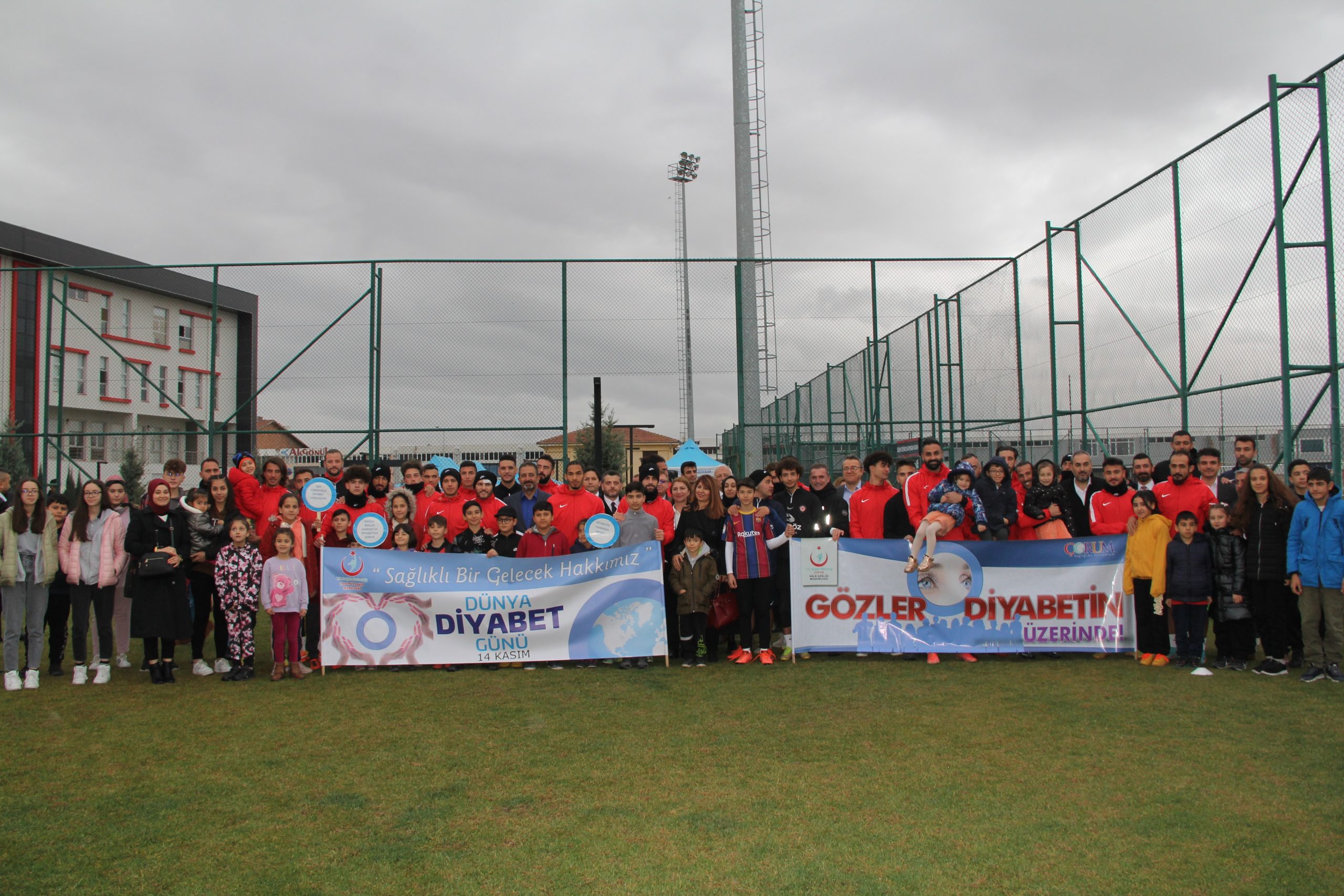 Çorum FK Sporcuları Şeker Çocuklarla Dostluk Maçı Yaptı