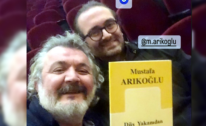 Tiyatro Yazarı Mustafa Arıkoğlu’nun Kitabını Paylaştı